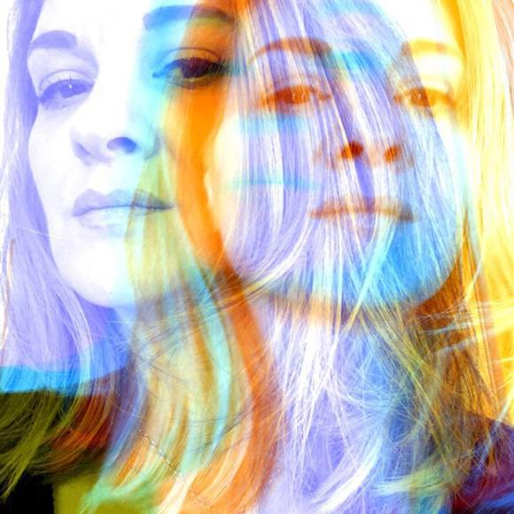 Meet your Posher, Lynora - Picture 1 of 1